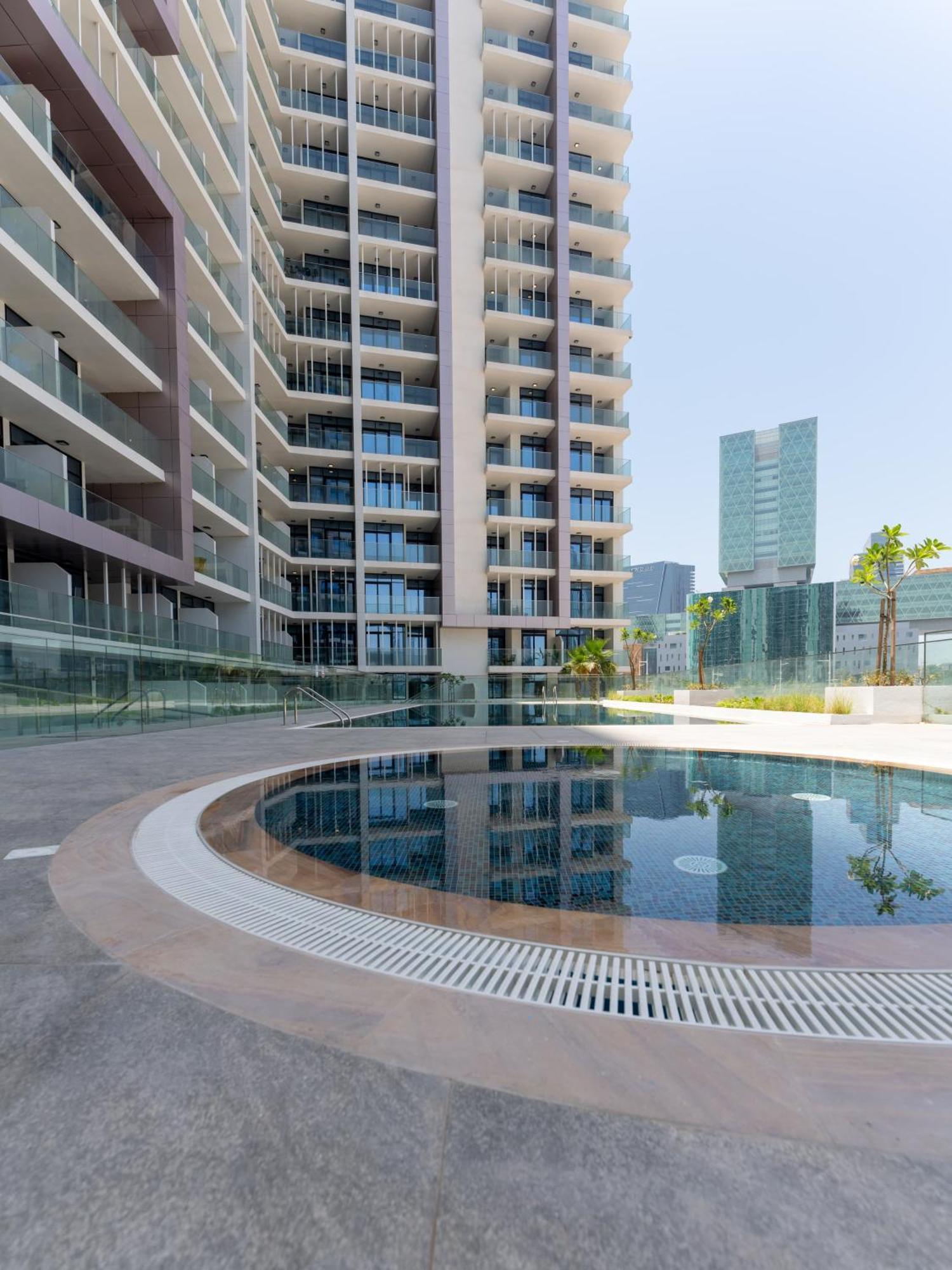 Canal View 1bd Al Maryah Island Apartment *